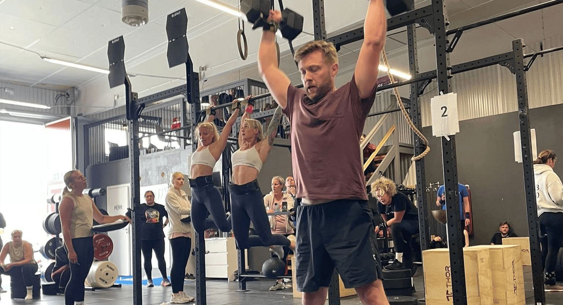 man lifting weights at CrossFit Övik